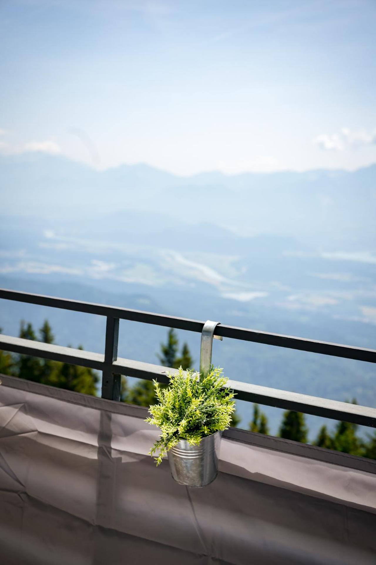 Mooki Mountain & Pool Gerlitzen Apartment Kanzelhohe Kültér fotó